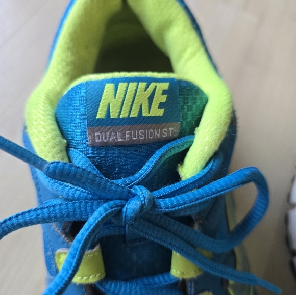 Nike Dual Fusion Sneakers Size 9 - Picture 9 of 10